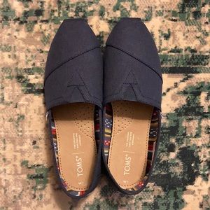 Toms classic slip-on shoes, size 7, brand new!!